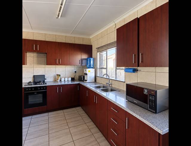 2 BEDROOM HOUSE FOR SALE IN RIVERSDALE